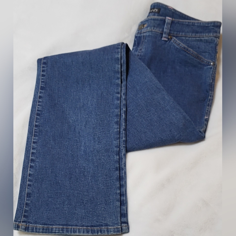 Tahari Jean's Women's NWT Strait Leg Size 4